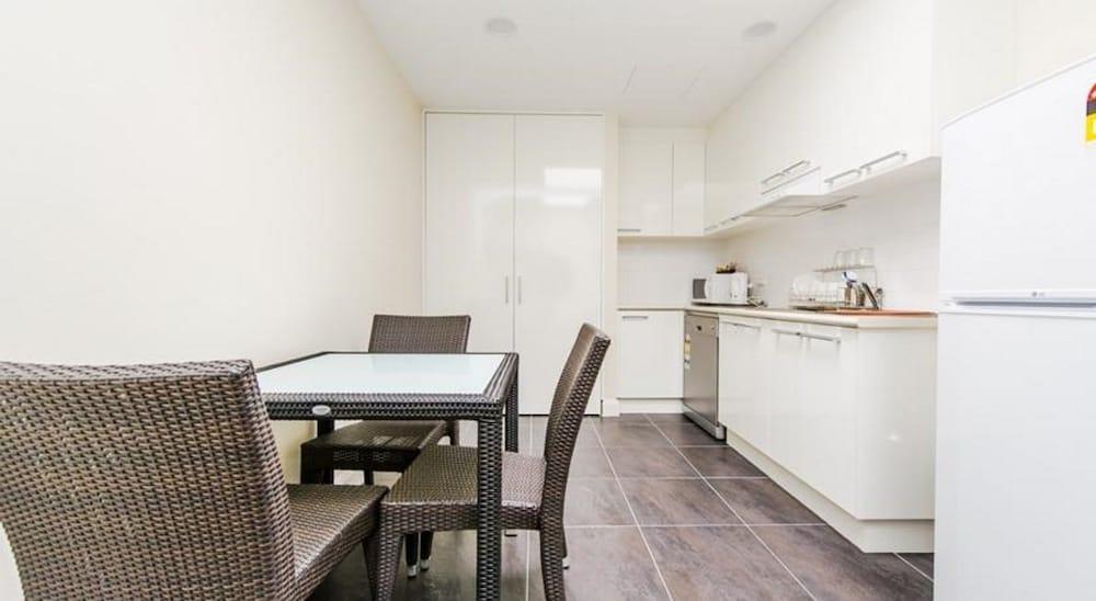 بيلكونين واي هوتل موتل آند سيرفسد أبا... غرفة