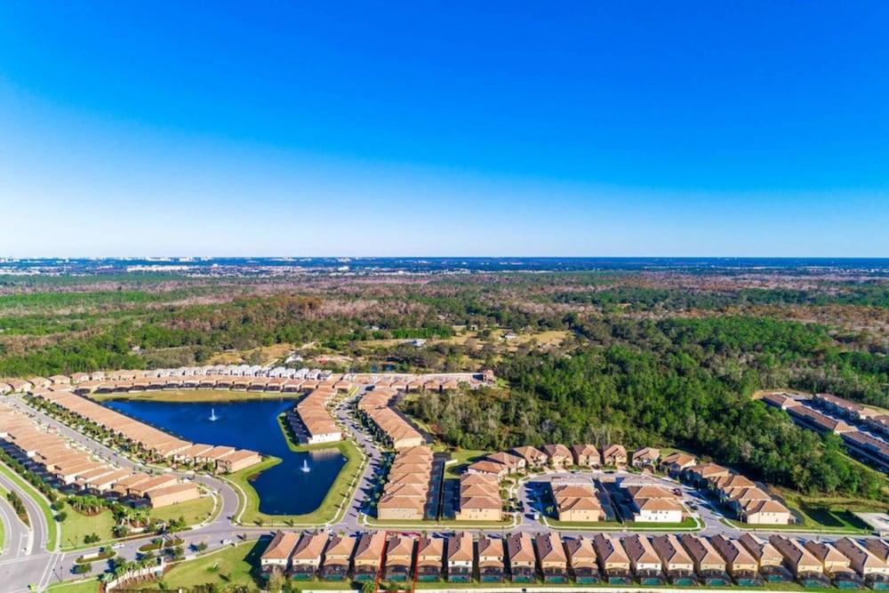 Windsor at Westside - 1776 Lima By Fairytale VR Property Grounds