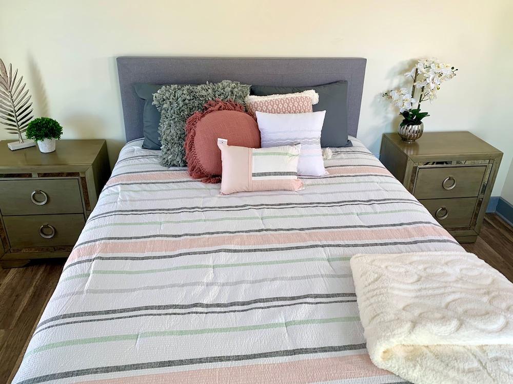 ذا تروتر مانور - ويث برايفت يارد آند باركينج، نير فولز آند كازينو باي نياجارا هوسبيتال غرفة