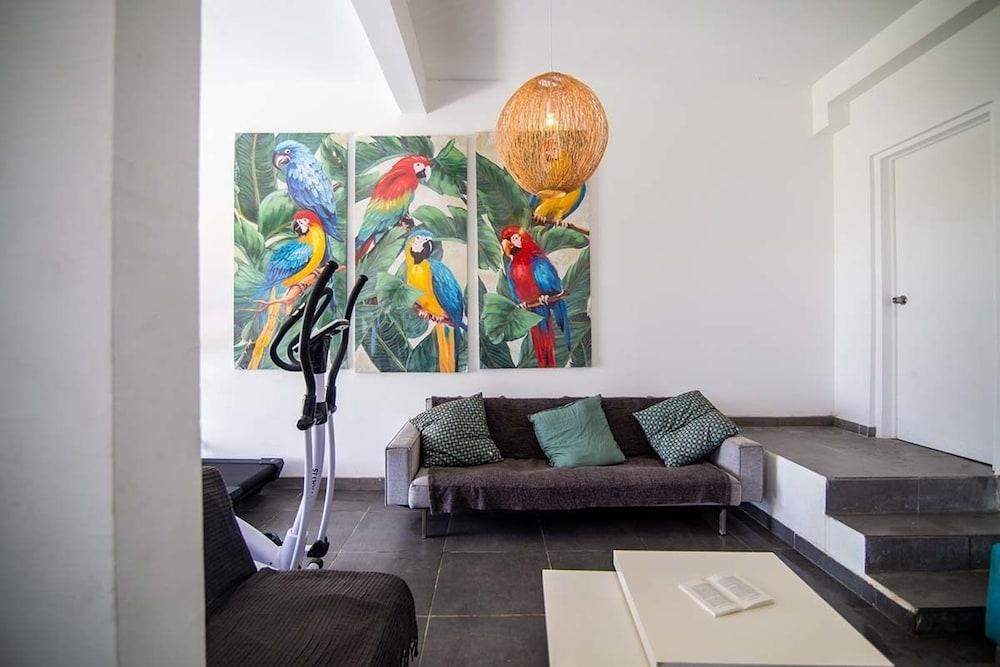 Alizee by Island Properties Online Fitness Facility
