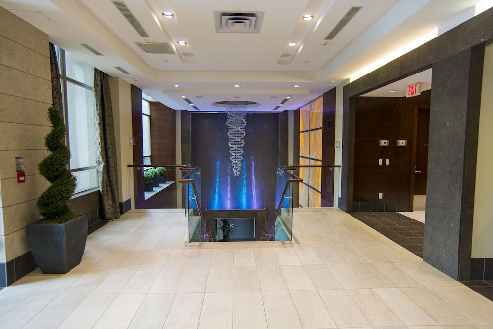 Maplewood Suites - Square One Lobby