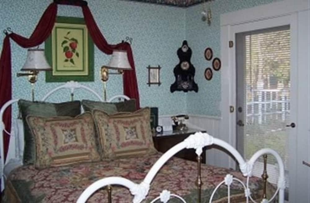 Dunbar House Inn and Event Property Room