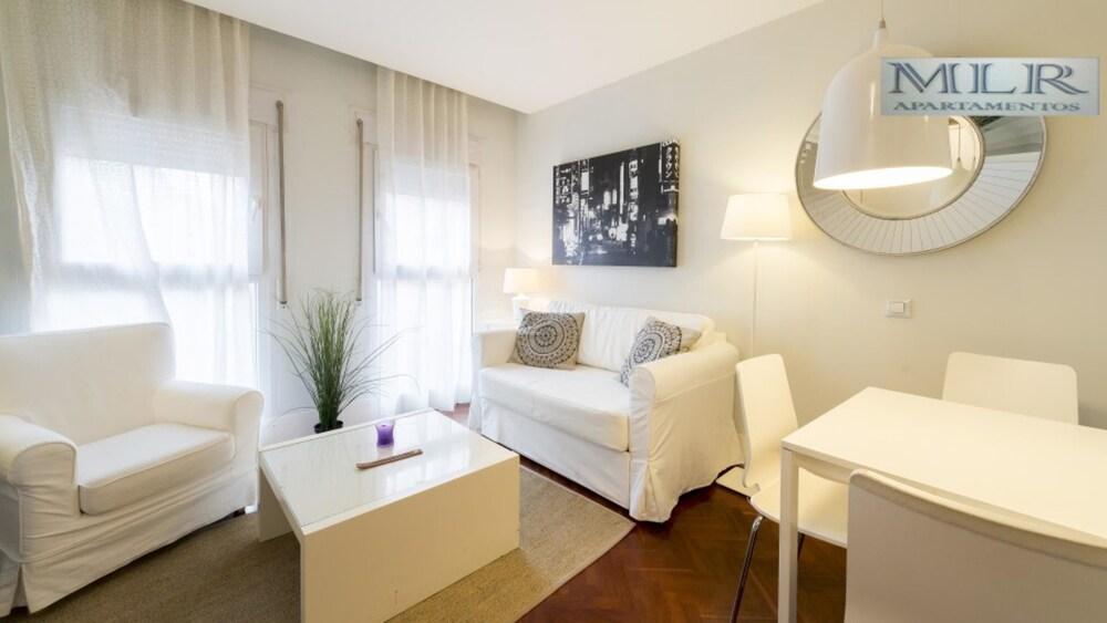 برايت أبارتمنتس إن فوينكارال باي ألو هاوسينج أخرى