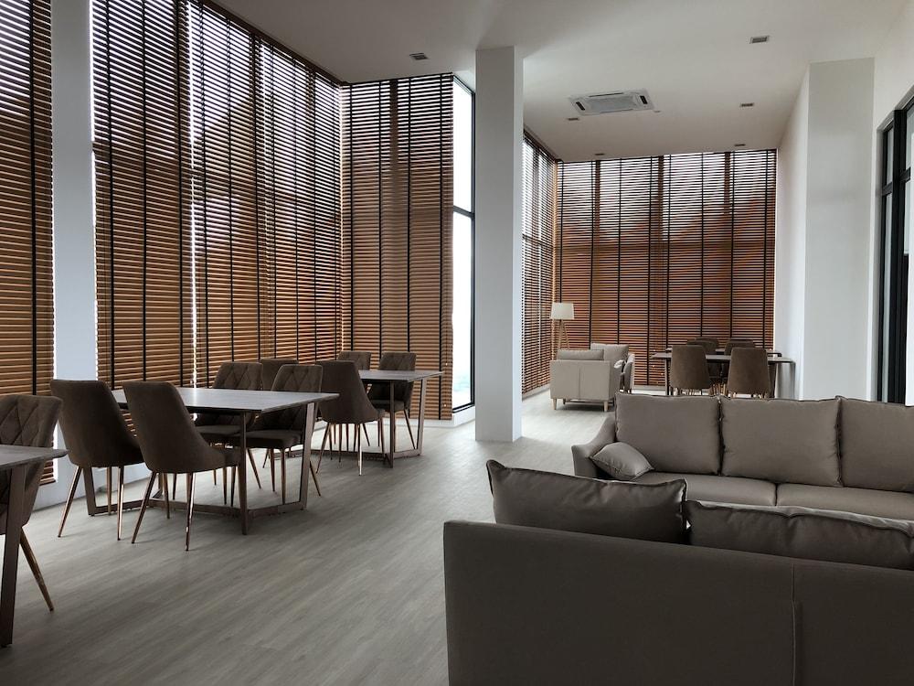 Alia Premier Medini By SubHome Lobby Sitting Area