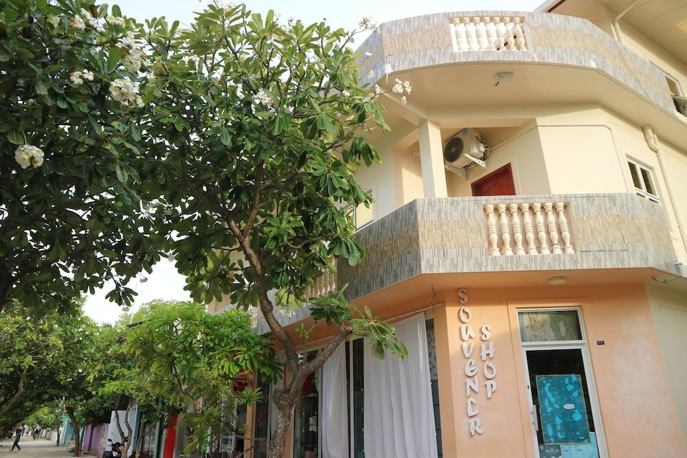 Cornerstay at Dhangethi Exterior