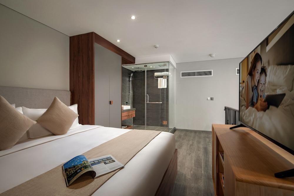 Pentstudio West Lake Hanoi Room