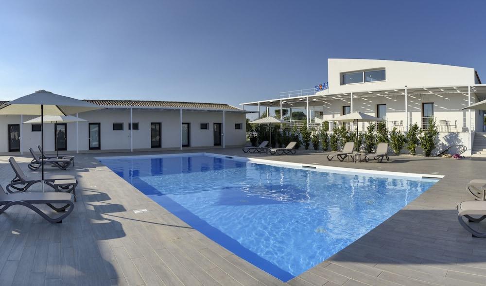 ساوث إيست هوتل