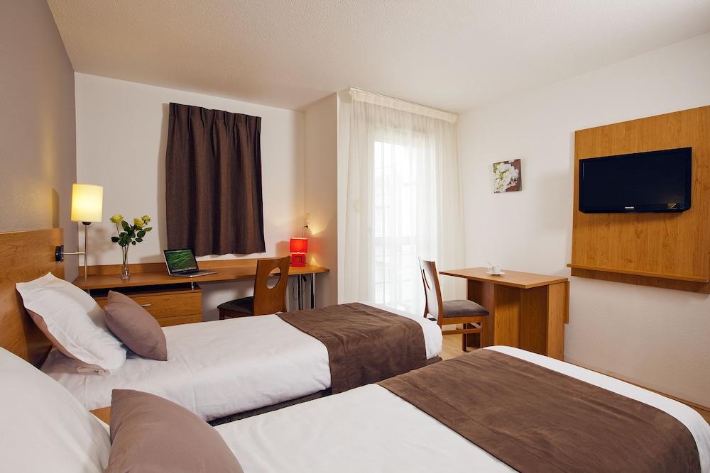 سيجور & أفيرز لا روشيل، ليه مينيم غرفة