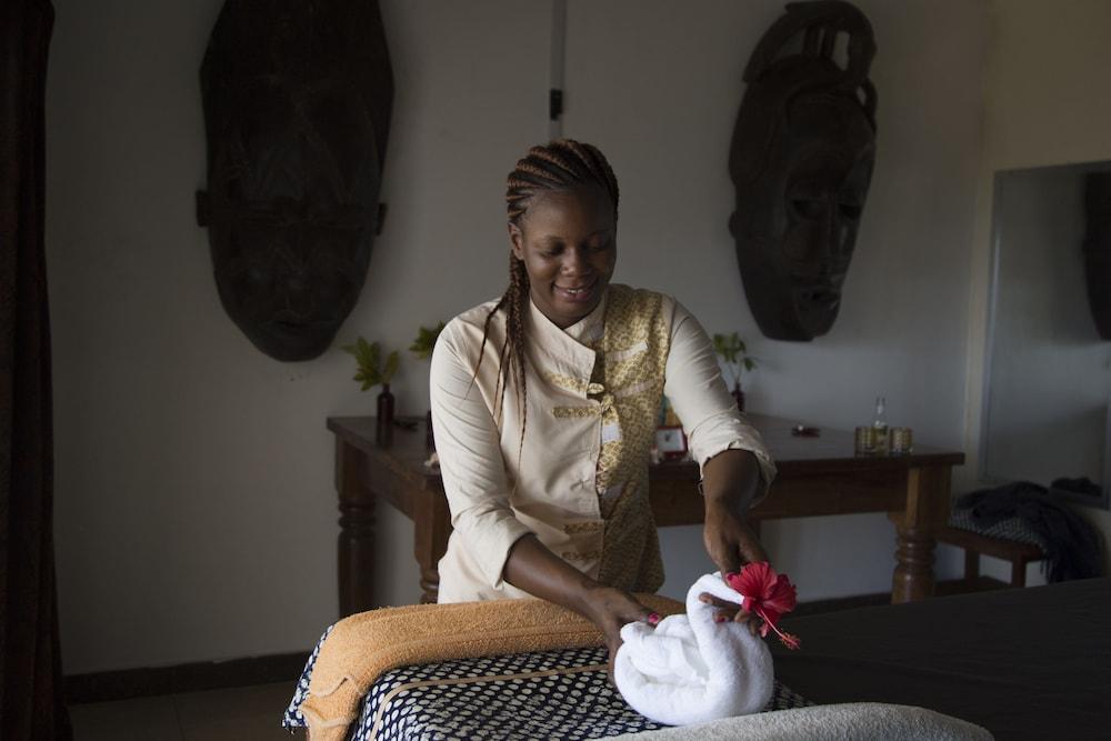 ذي آيلاند تاون هوتل - للبالغين فقط نادي صحي