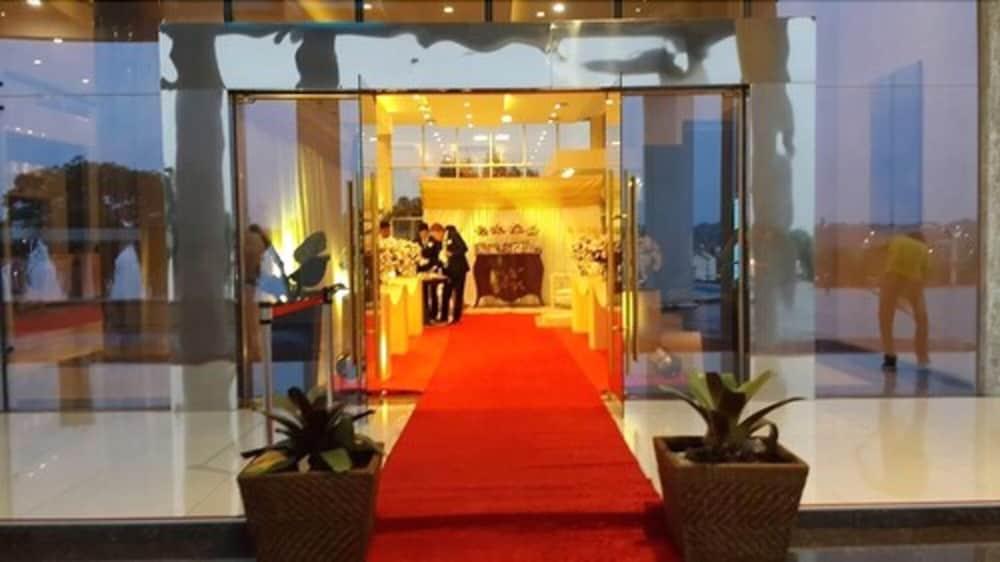 نوبايل هوتل كونفينشن في سيوداد ديل إيست الفندق من الداخل