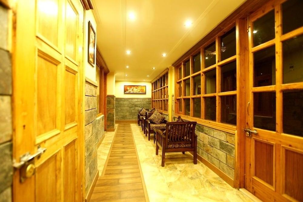 Bridge View Regency Lobby Sitting Area