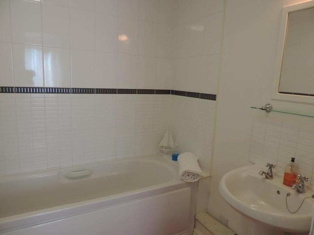 سي بريز أبارتمنت نير ذي إيدن بروجيكت حمام