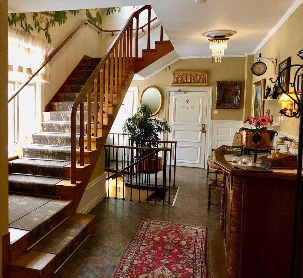 Brunsbo G:a Biskopsgård Hotell & Konferens Interior Entrance