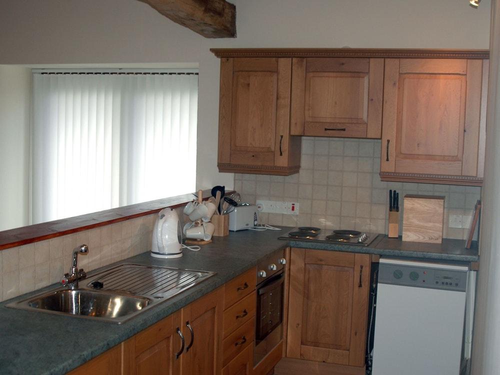Converted Barn on Remote Farmstead in the Mountains of Builth Wells Private kitchen