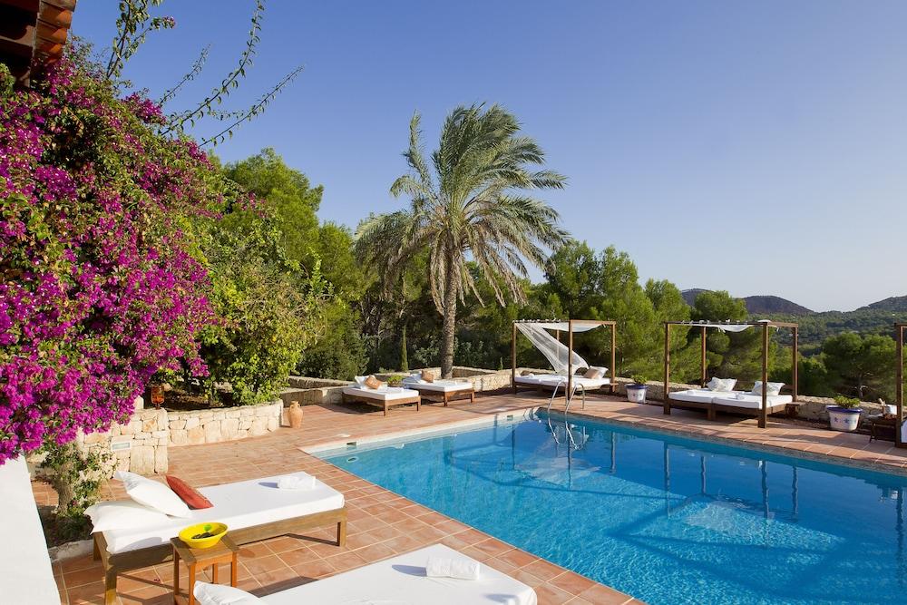 كان بير لايف ستايل آند سبا حمام سباحة على السطح