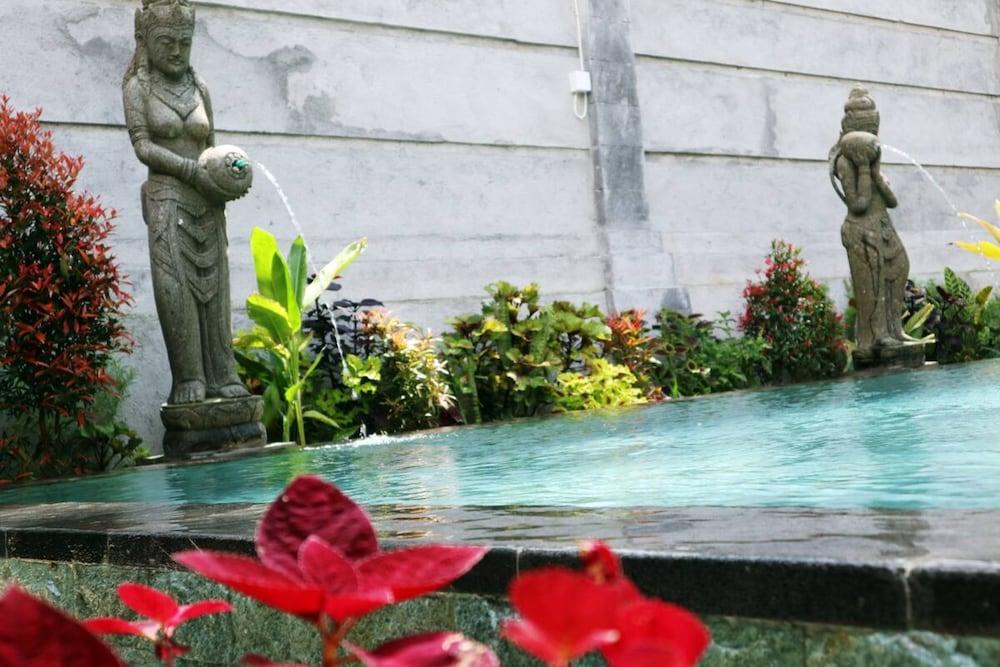 بوندوك يانا فيلا زحليقة مائية