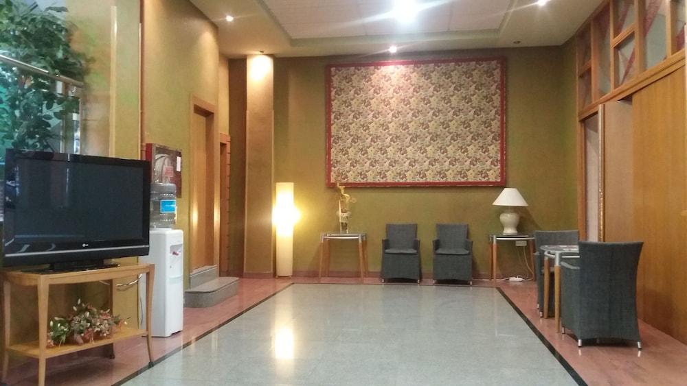 هوتل بيو تويلف جوميلا الردهة