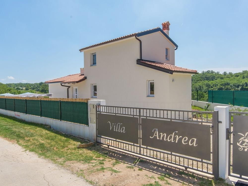 Modernly Equipped Holiday House Near Rovinj With Private Pool for 4 Persons Exterior