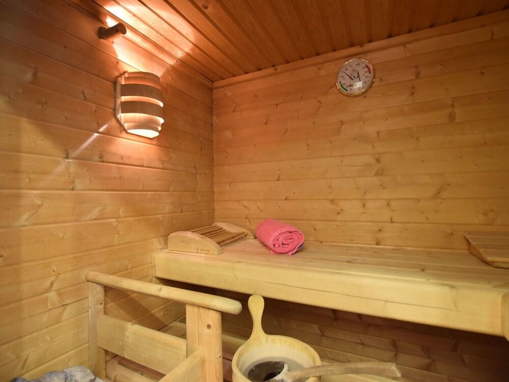 بوش فيلا إن دوربوي ويذ هوت توب، ويرلبول نادي صحي