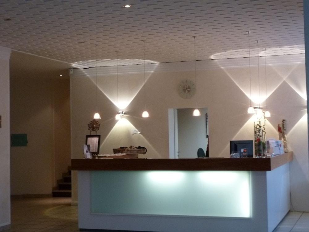 دال هوتل آند ريستورانت جي إم بي إتش منطقة الاستقبال