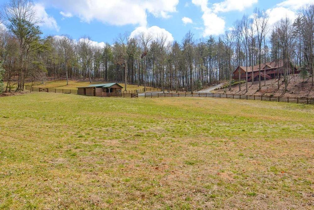 سيرينيتي لودج آند ستابل باي إسكايب تو بلو ريدج المنطقة المحيطة بالمنشأة