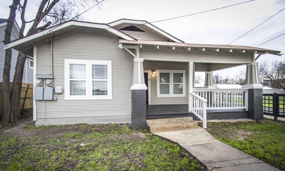 شقة مجدده مكونه من غرفتي نوم/وحمامين بالقرب من وسط مدينة المنطقة الخارجية