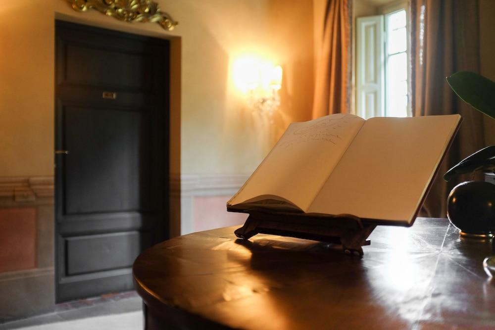 Asilo Masi Interior Detail