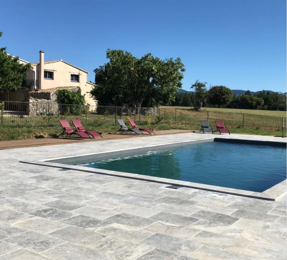 دومين ليه بيلس - شامبر دوت