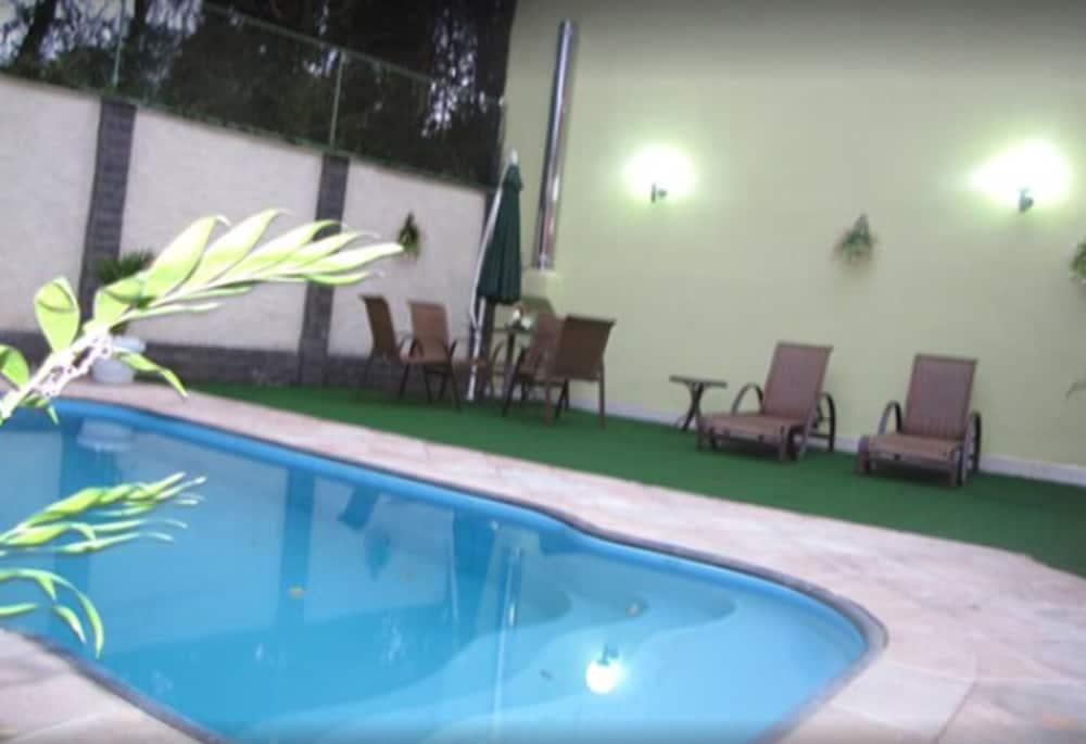 بوزادا برينسيسا إيزابيل دوم بيدرو حمام سباحة مكشوف