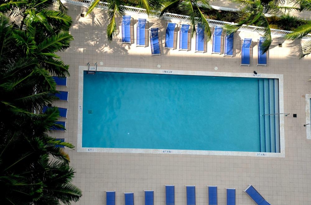 رفييرا لاكجري ليفينغ آت ريفر أوكس مارينا آند تاور حمام سباحة مكشوف