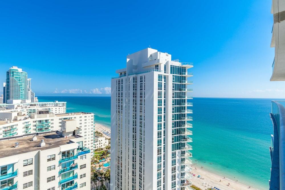 Hyde Beach Condos by Ammos VR Beach