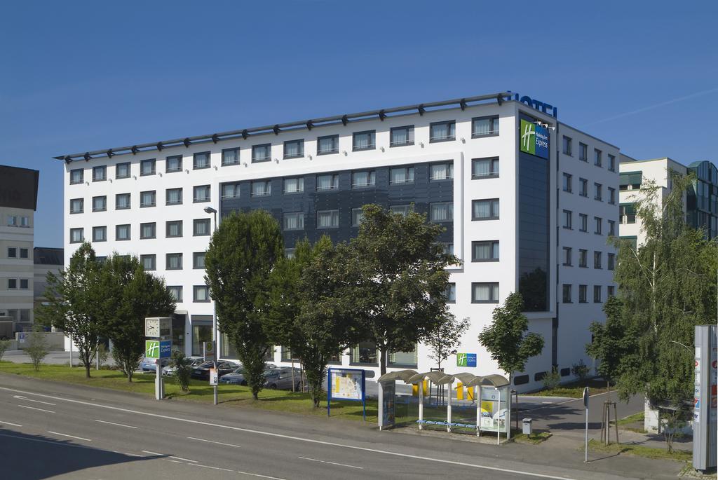 هوليداي إن إكسبريس شتوتجارت إيربورت الصورة الأساسية