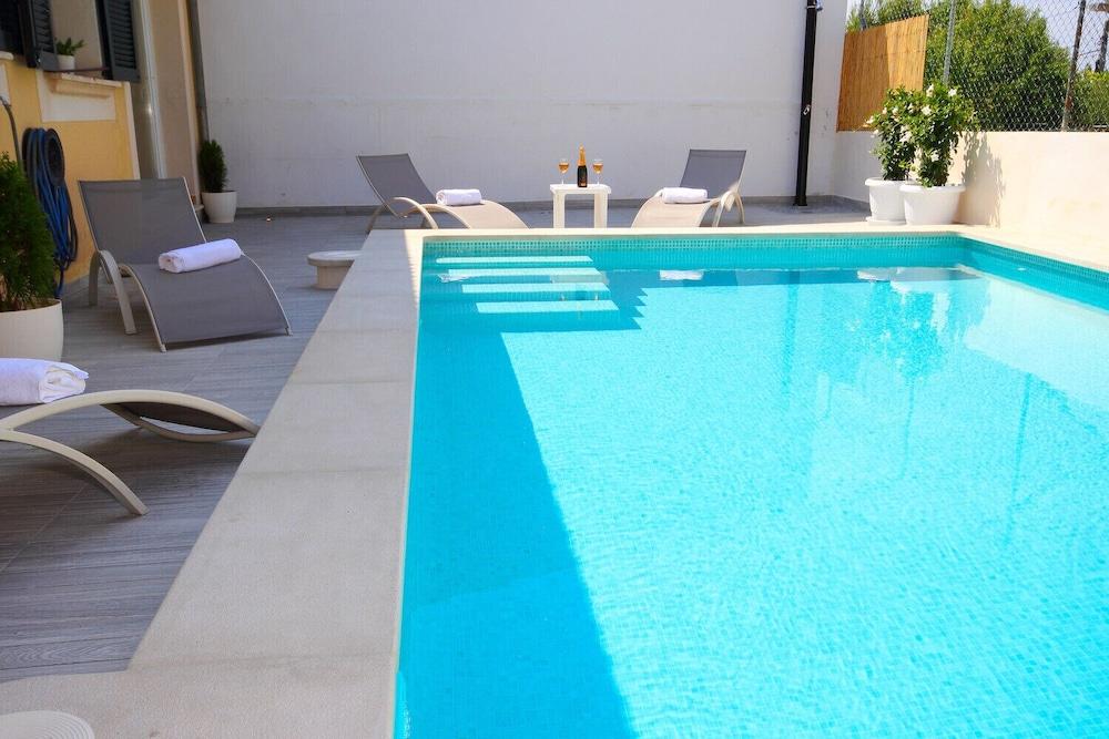 فيّا كامبانيت