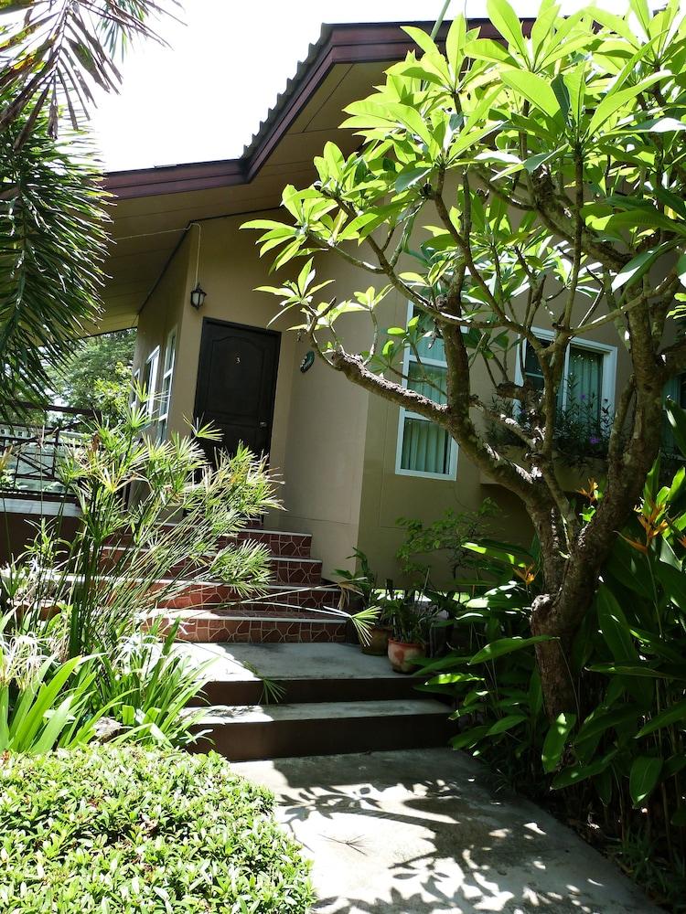 Bann Suan Rachawadee B&B Property Grounds
