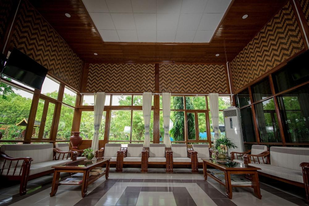 Ruby True Hotel Lobby