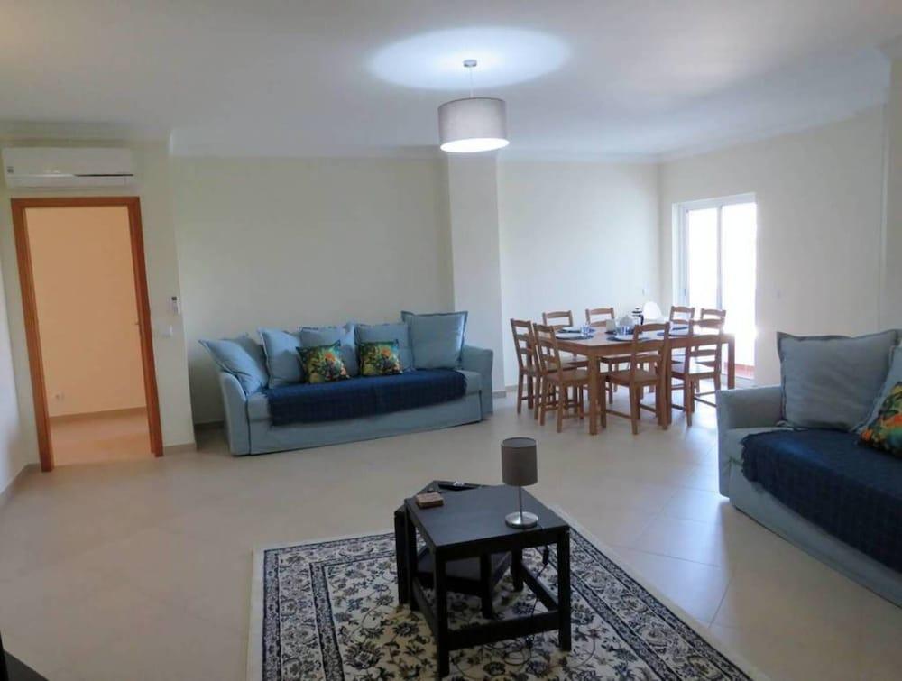 2 Bed Apartment With com Pool
