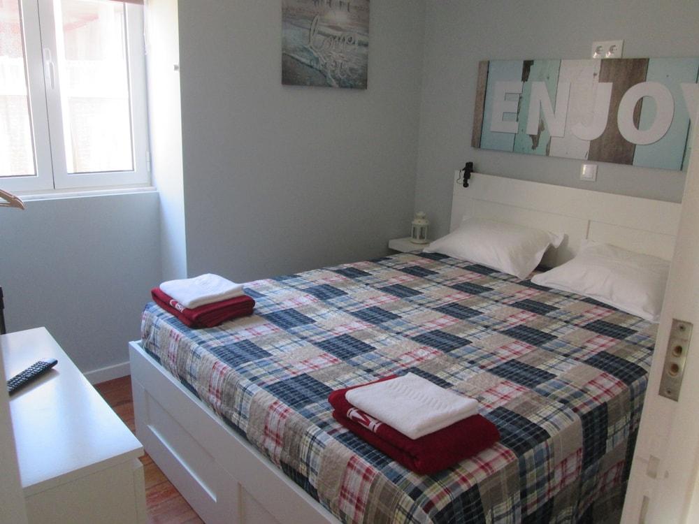Why Not? Guest House Espinho Featured Image