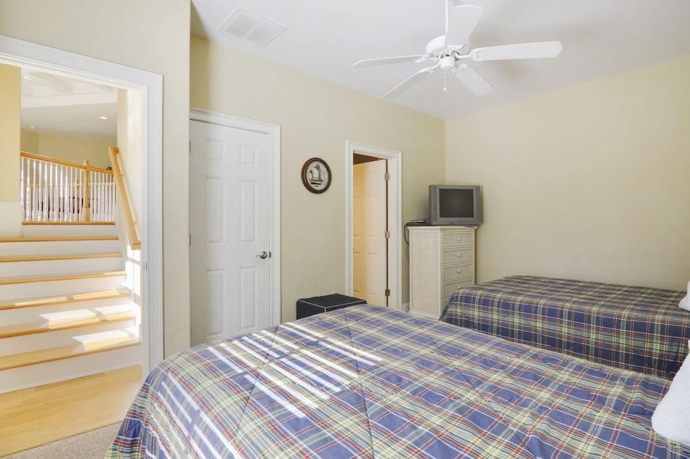 Egret 5 Room