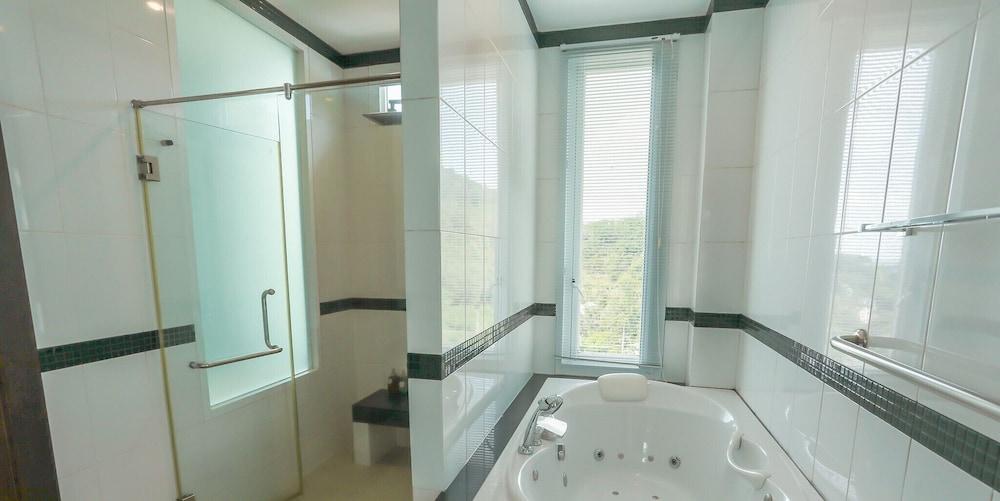 Kamala Condominium by A Prime Property Private Spa Tub