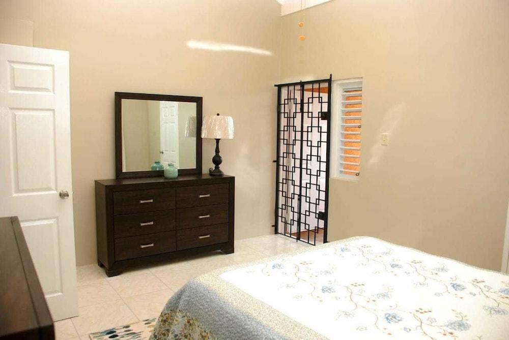 ذا ديسكفري باي لوكس أبارتمنت غرفة