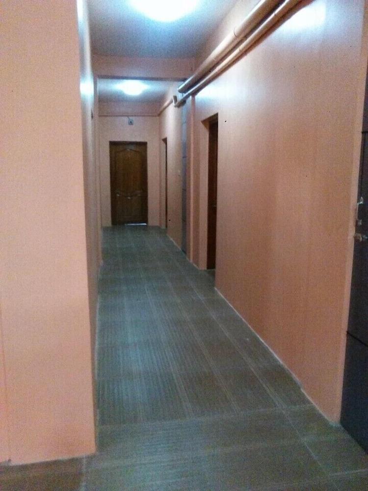 رويال ناونجيو هوتل أخرى