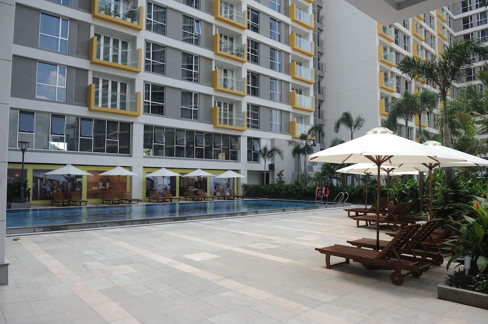 Bluesky Serviced Apartment Airport Plaza Property Grounds