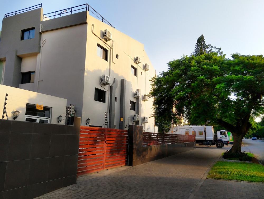 Stay Inn Guest House Exterior