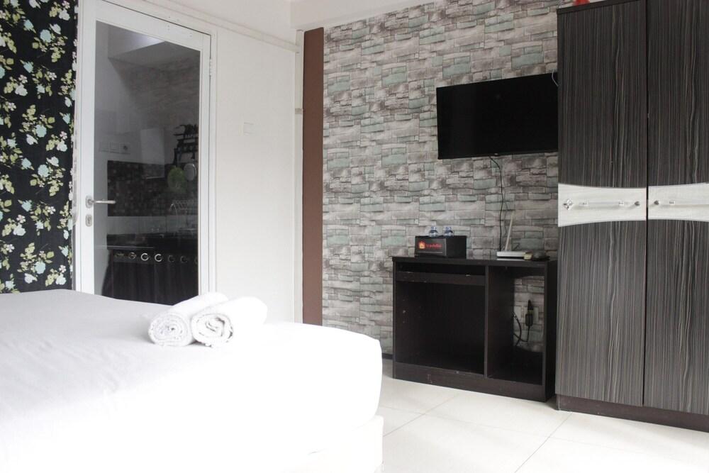 Bright & Trendy 1BR Gateway Pasteur Apartment near Exit Toll Interior