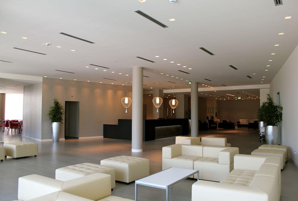 Tag Hotel Lobby Sitting Area