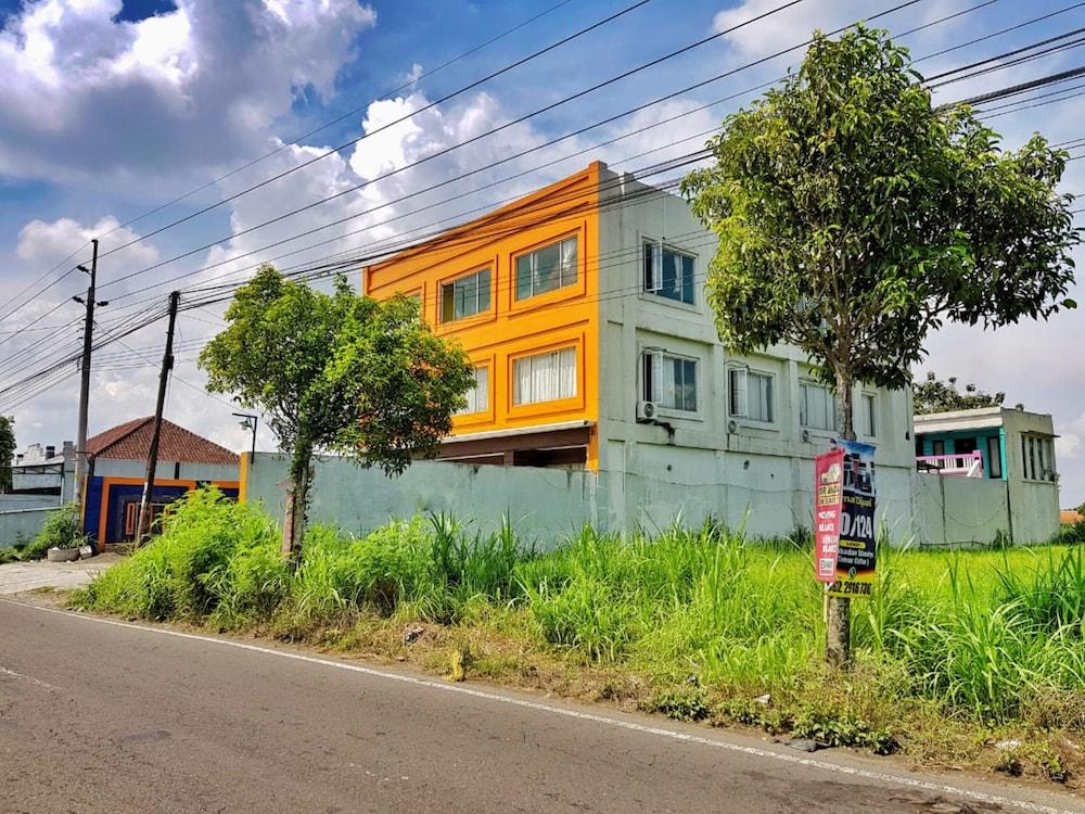 Graha LPP Pramindo Inn Exterior