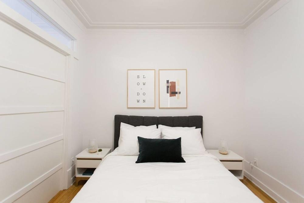 Charming Montreal 3 bdr Apartment Next to Subway Room