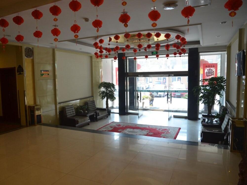 جرين تري إن ويفانج كينغجاو ميديل هايداي رود إلكتريك باور شيل هوتل الردهة