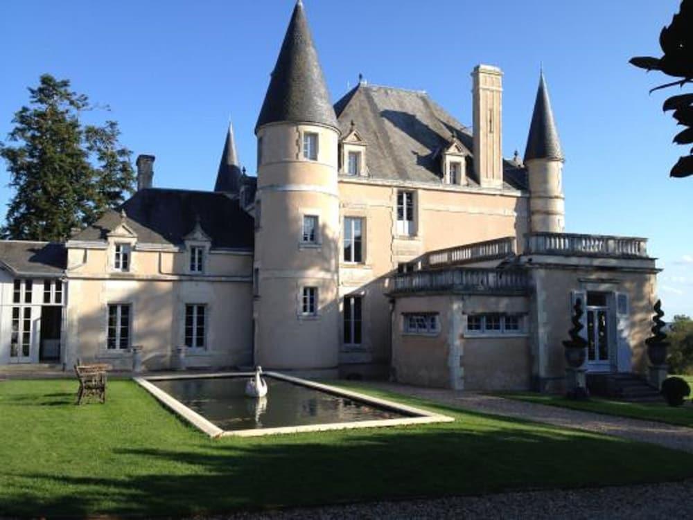 Château De La Goujonnerie Exterior detail
