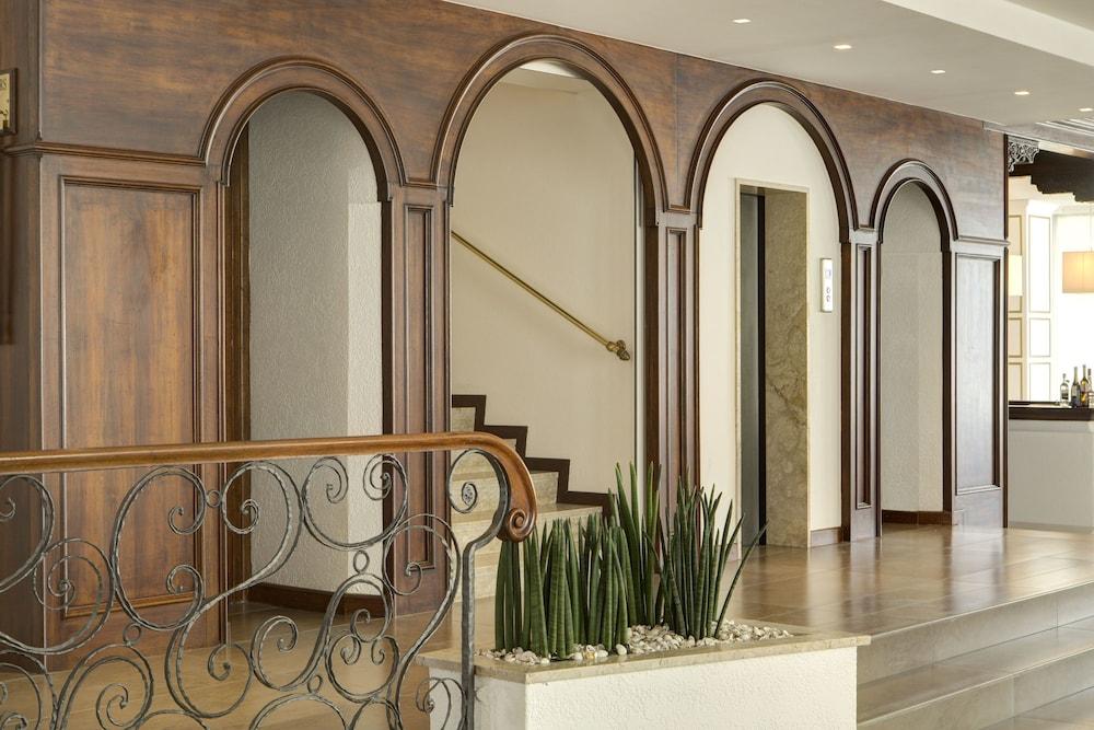 هوتل بيرون بيلافيستا تفاصيل الفندق من الداخل